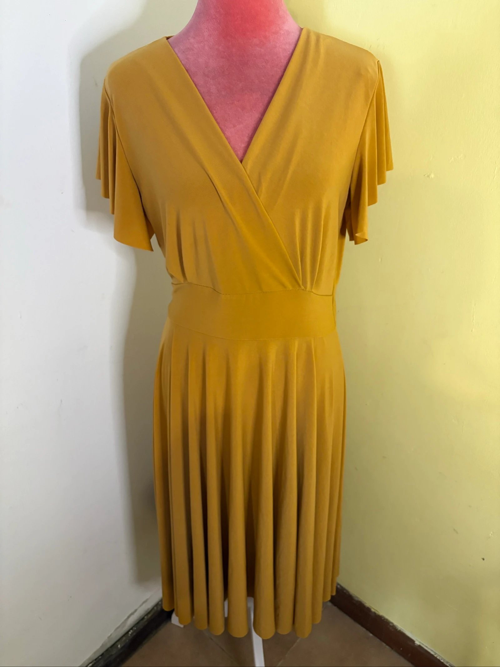 Vestido godé Cruzado no decote 